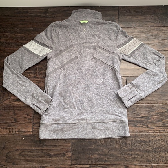 Ivivva Athletica pullover grey with green accent - Picture 4 of 6
